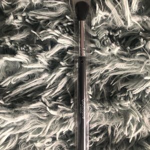 Younique blending brush